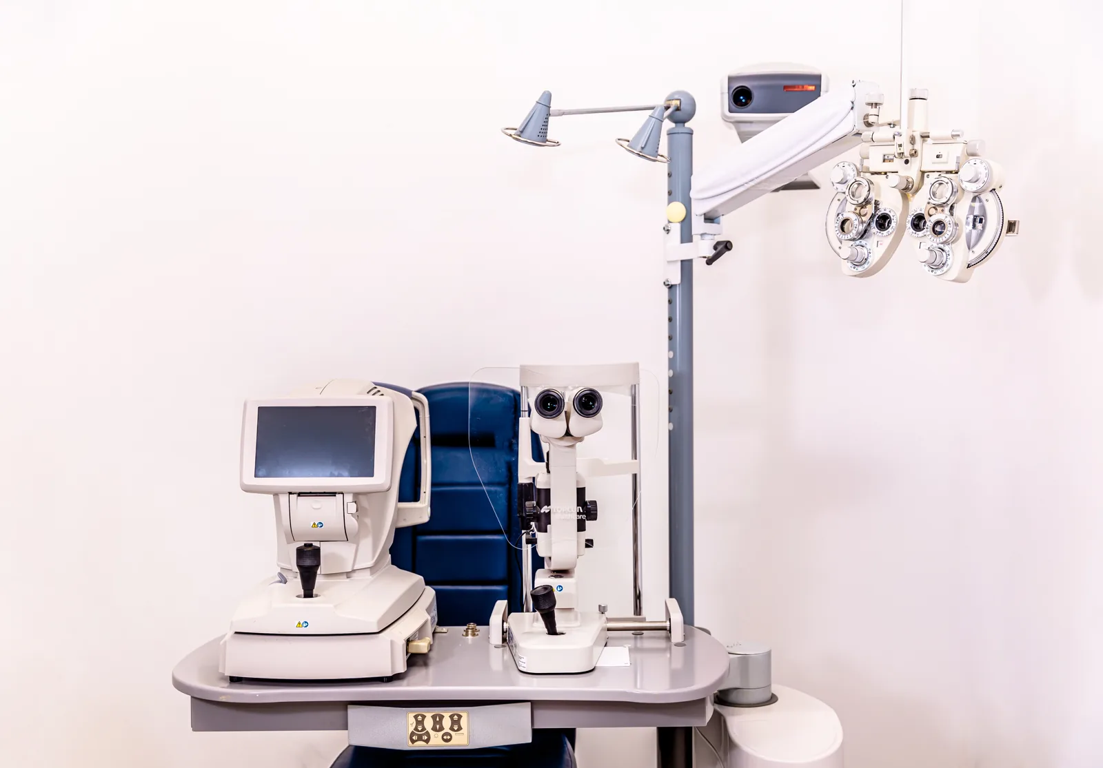 Gabinet optometryczny OPTOTYP z aparaturą do badania wzroku
