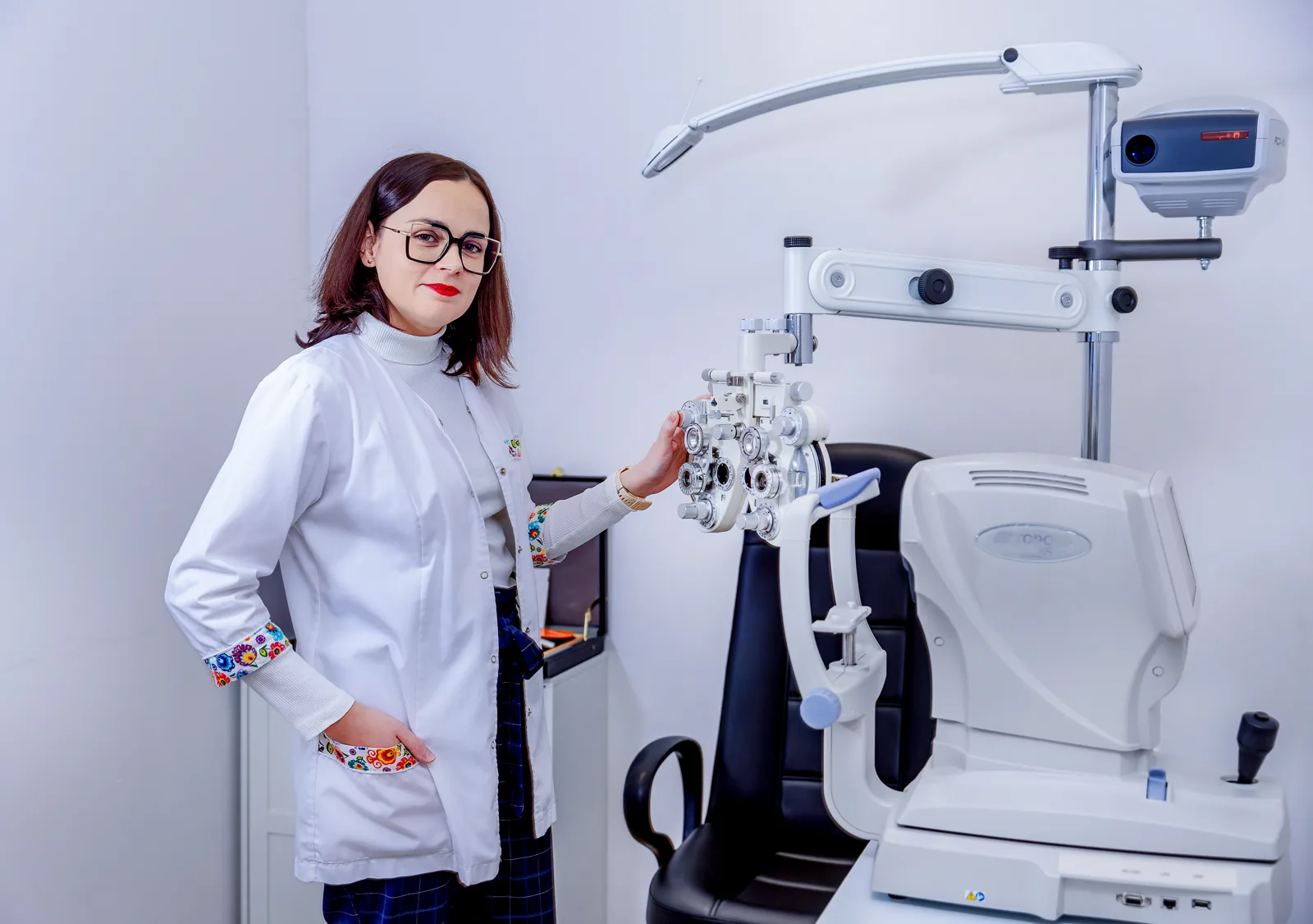 Specjalistka w gabinecie optometrycznym OPTOTYP