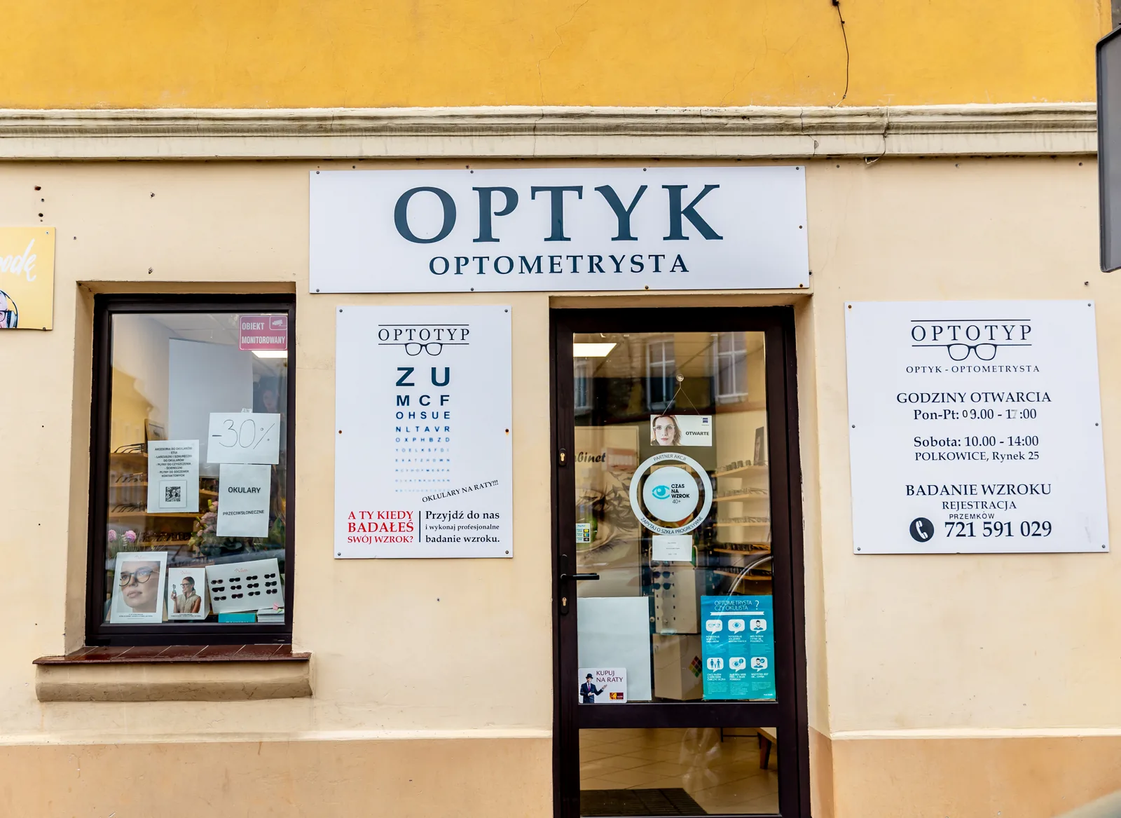 Wejście do salonu OPTOTYP w Przemkowie